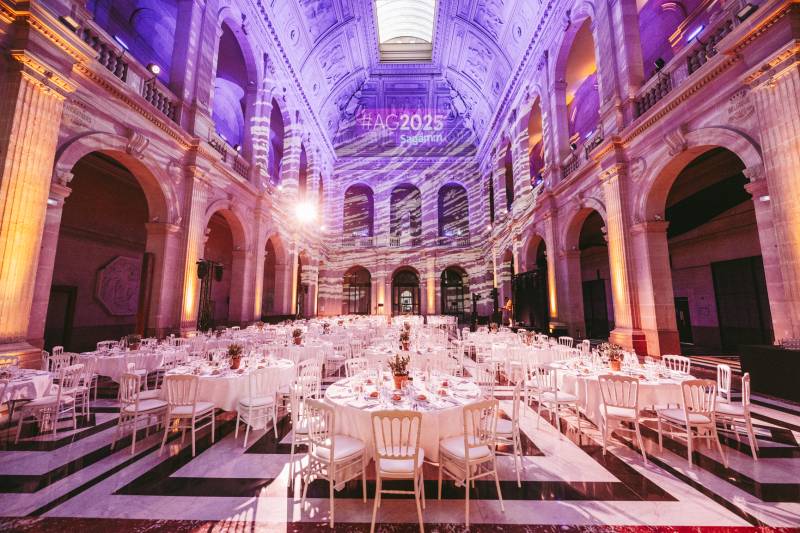 Histoire & High-Tech : Votre Soirée Connectée au Palais de la Bourse